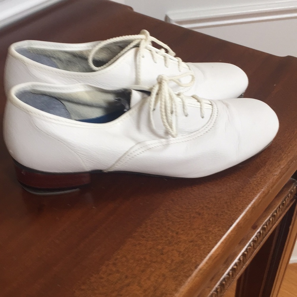 Clogging shoes size 6